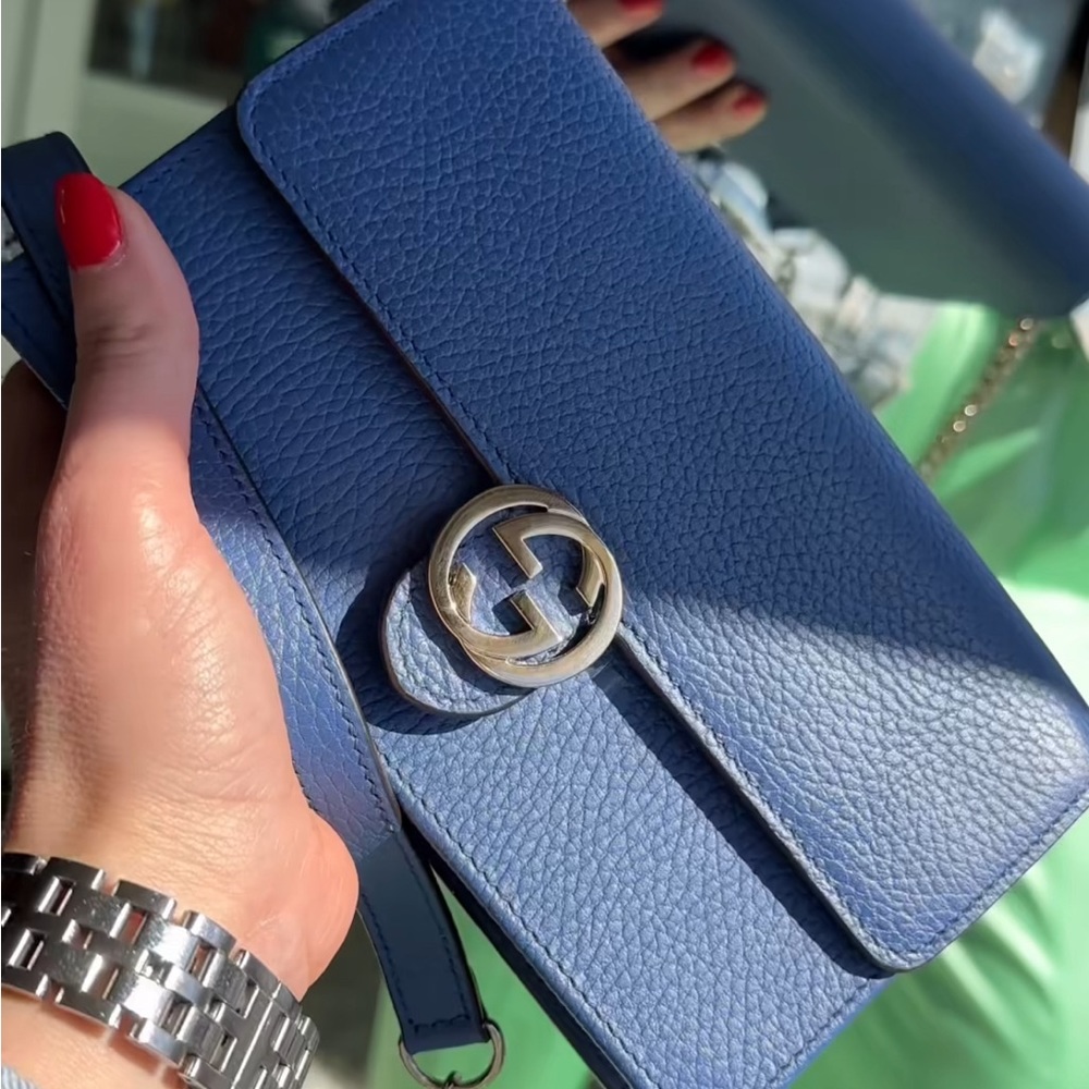 NWT Gucci wallet on chain